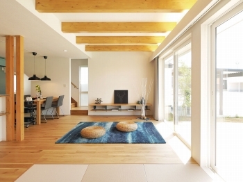 GREEN STYLE（グリーンスタイル） 北欧モダンと和モダンがミックスされた、リビングとウッドデッキが繋がるナチュラルなお家の建築実例画像3