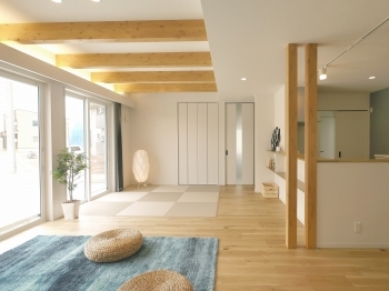 GREEN STYLE（グリーンスタイル） 北欧モダンと和モダンがミックスされた、リビングとウッドデッキが繋がるナチュラルなお家の建築実例画像4