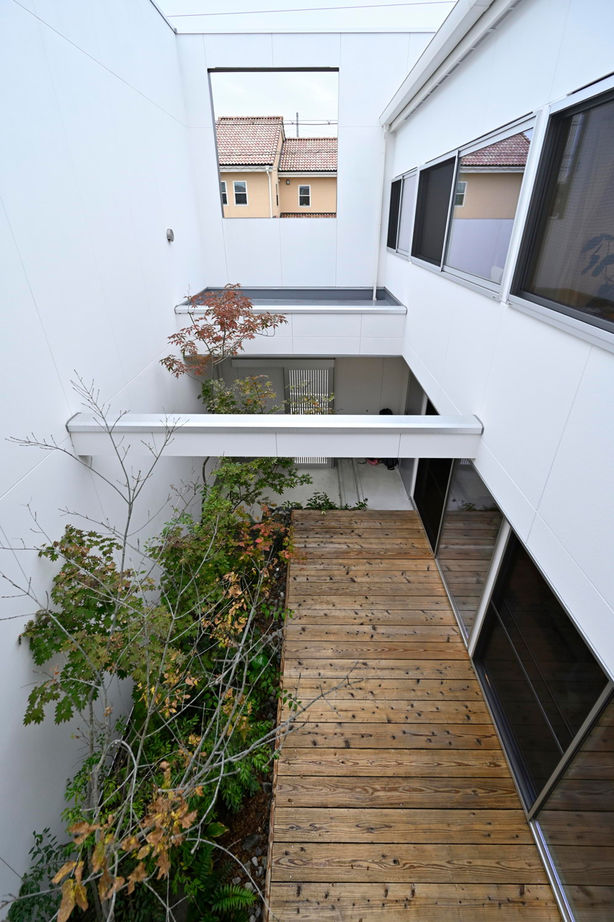 【SUUMO】 1000万円台・木津川市|外に閉じ中庭から光を採り込むカーテンのいらない家|間取り有 - 100年住宅のゼロホーム 京都南 ...