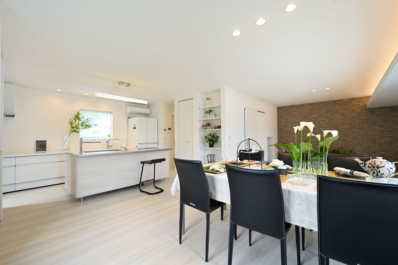 １００年住宅のゼロホーム 2000万円台・大津市｜３つの白い箱を組み合わせた美しい外観。２つの玄関で快適な帰宅動線を実現｜間取り有の建築実例画像2