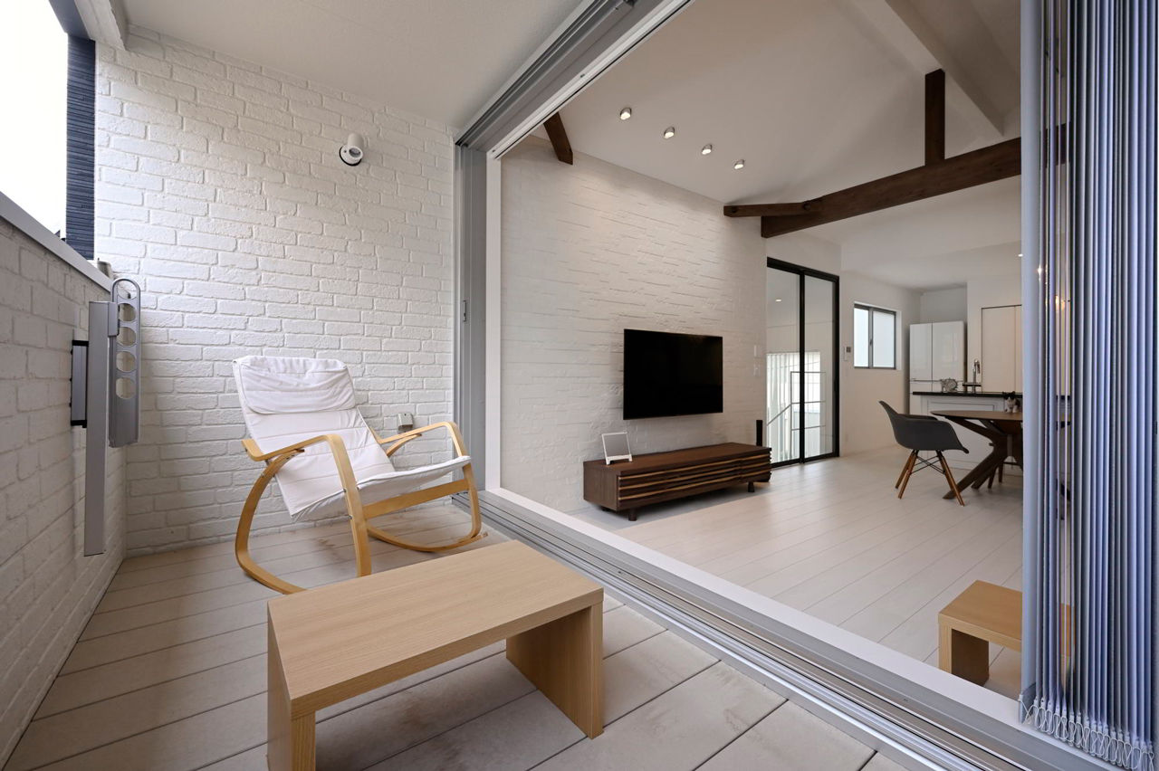 １００年住宅のゼロホーム 1000万円台・枚方市｜高低差を生かし多彩な空間を創り出したモノトーンの美しい家｜間取り有の建築実例画像4