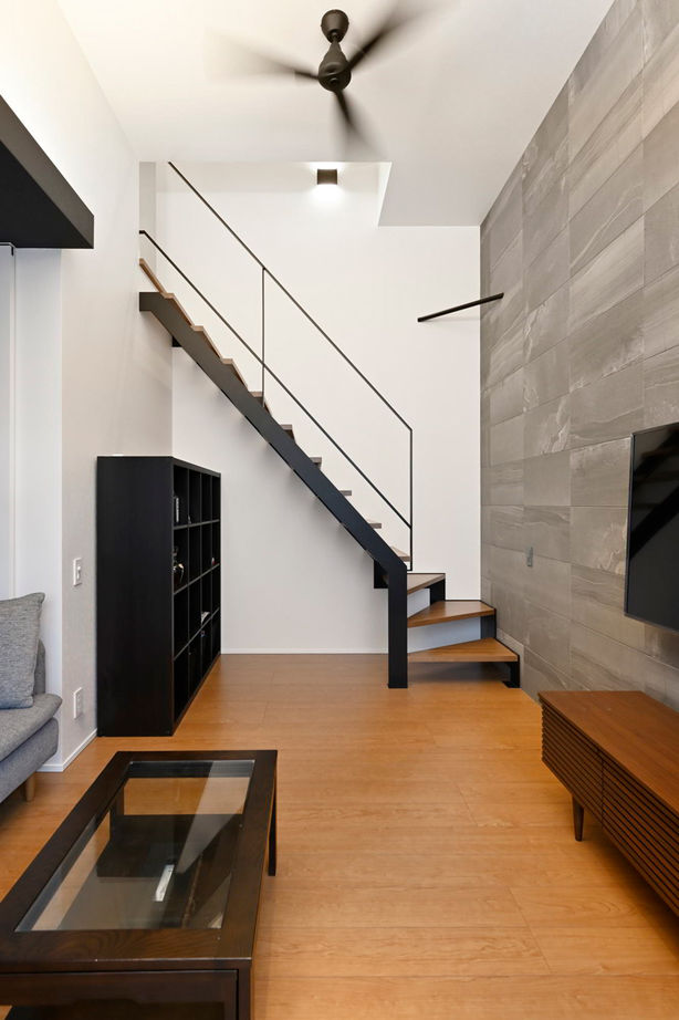 １００年住宅のゼロホーム 2000万円台・京都市｜異なる外壁材を組み合わせて個性を演出。中庭から光を採り込んだハコの家｜間取り有の建築実例画像6