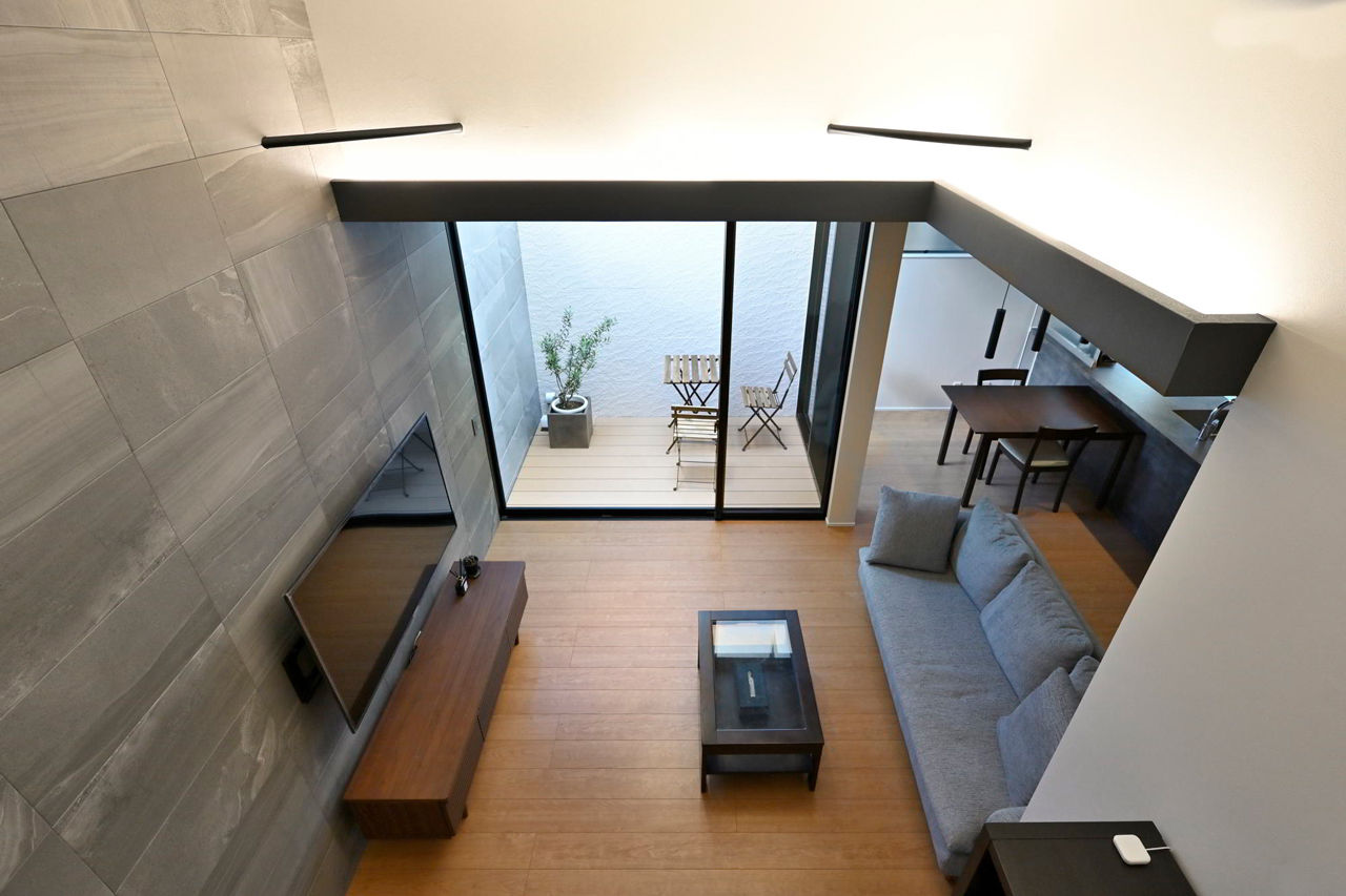 １００年住宅のゼロホーム 2000万円台・京都市｜異なる外壁材を組み合わせて個性を演出。中庭から光を採り込んだハコの家｜間取り有の建築実例画像7