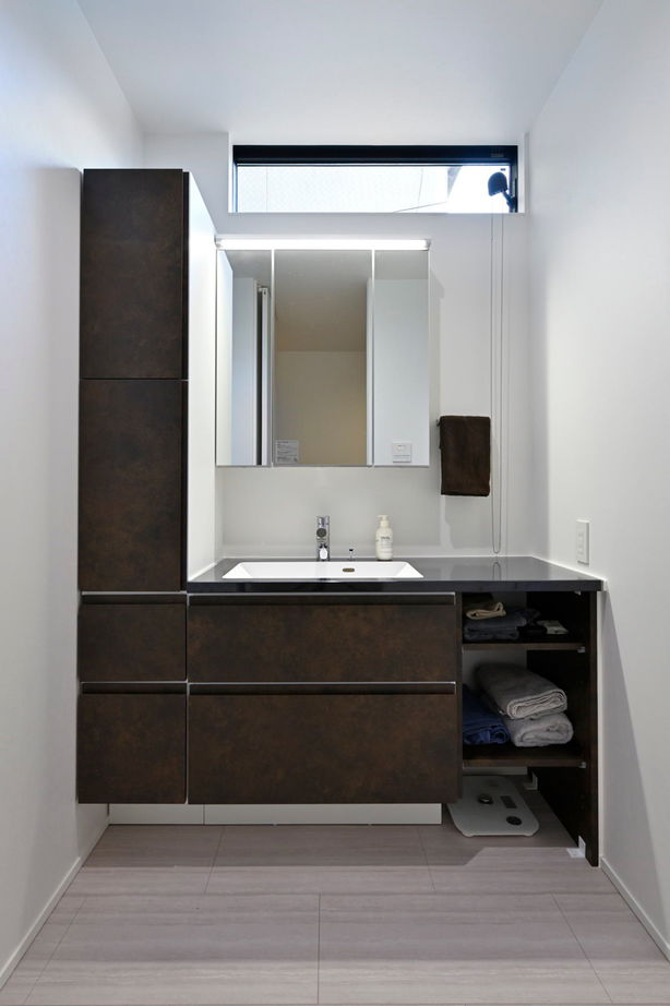 １００年住宅のゼロホーム 2000万円台・京都市｜異なる外壁材を組み合わせて個性を演出。中庭から光を採り込んだハコの家｜間取り有の建築実例画像10