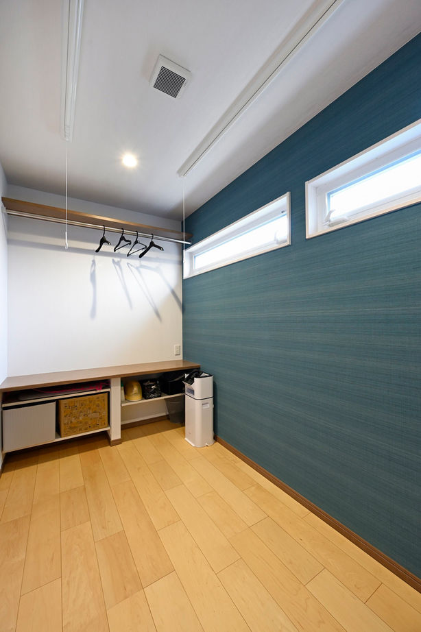 １００年住宅のゼロホーム 摂津市｜６mの高天井で格別の開放感を演出。憧れのログハウスを思わせるカジュアルデザインの平屋の建築実例画像6