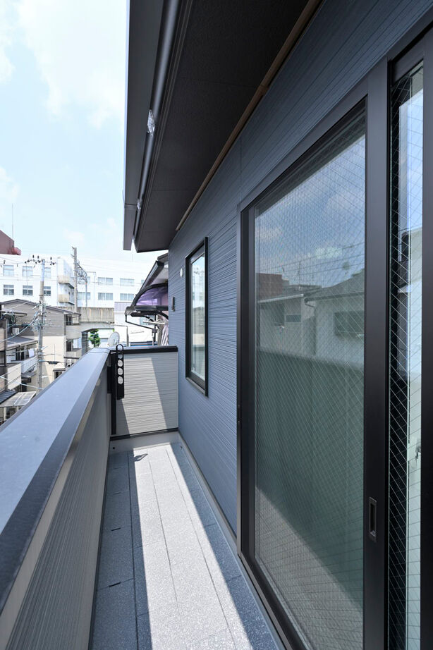 １００年住宅のゼロホーム 2000万円台・京都市｜間口4m・敷地16.3坪でたっぷり収納と家事ラク動線を叶えた家｜間取り有の建築実例画像10