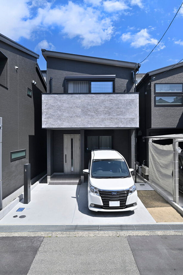 １００年住宅のゼロホーム 2000万円台・尼崎市｜こだわりの2列型キッチン。動線も収納も使いやすさを追求｜間取り有の建築実例画像2