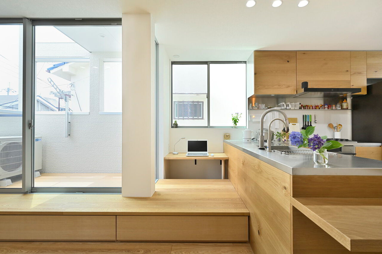 １００年住宅のゼロホーム 箕面市｜コの字型のキッチンで会話が弾む間取り。防音室も完備して心置きなく音楽を楽しむの建築実例画像4