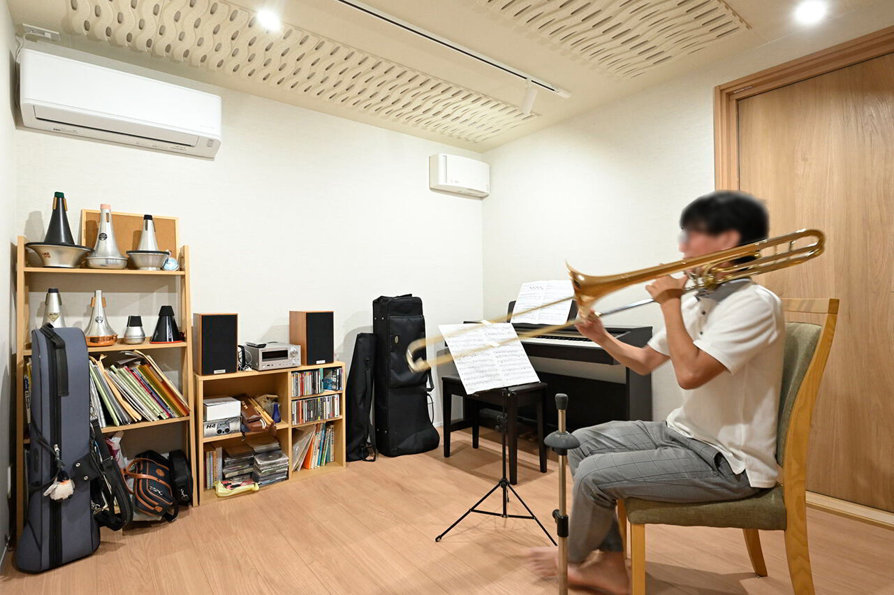 １００年住宅のゼロホーム 箕面市｜コの字型のキッチンで会話が弾む間取り。防音室も完備して心置きなく音楽を楽しむの建築実例画像6