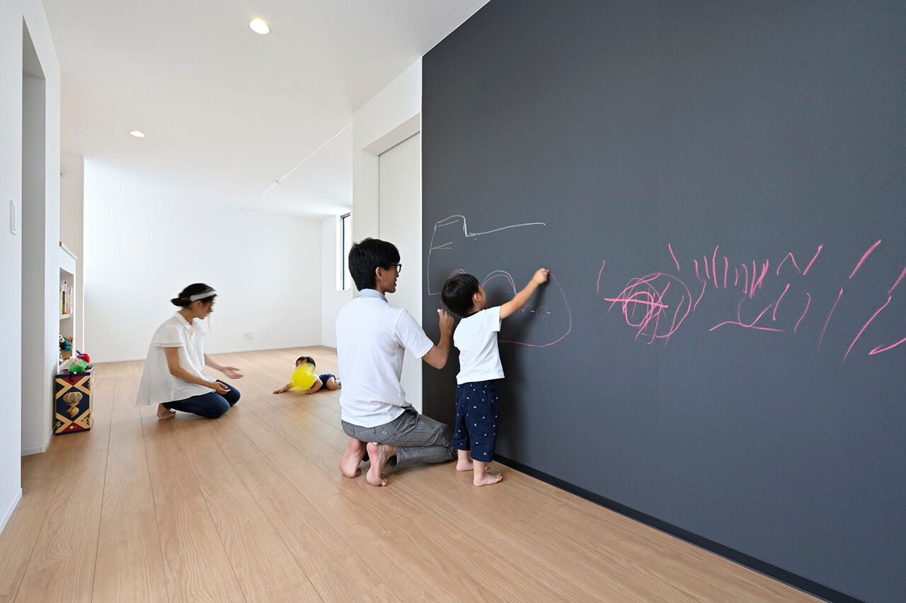 １００年住宅のゼロホーム 箕面市｜コの字型のキッチンで会話が弾む間取り。防音室も完備して心置きなく音楽を楽しむの建築実例画像10