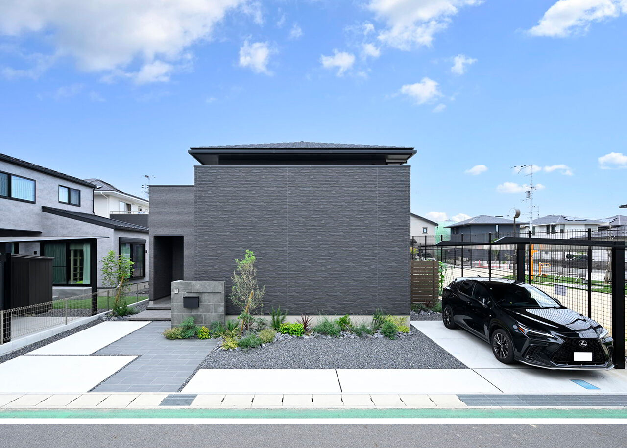 １００年住宅のゼロホーム 2000万円台・草津市｜2度目の家づくりで叶えた、邸宅感のある重厚なデザインの家｜間取り有の建築実例画像3