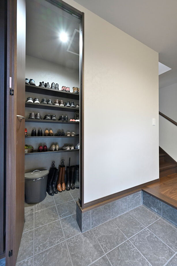 １００年住宅のゼロホーム 2000万円台・草津市｜2度目の家づくりで叶えた、邸宅感のある重厚なデザインの家｜間取り有の建築実例画像8