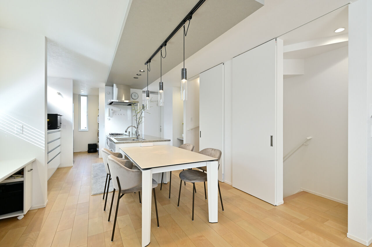 １００年住宅のゼロホーム 2000万円台・京都市｜18.9坪の狭小＆変形三角地に建てたHEAT20 G1グレードの住宅｜間取り有の建築実例画像2