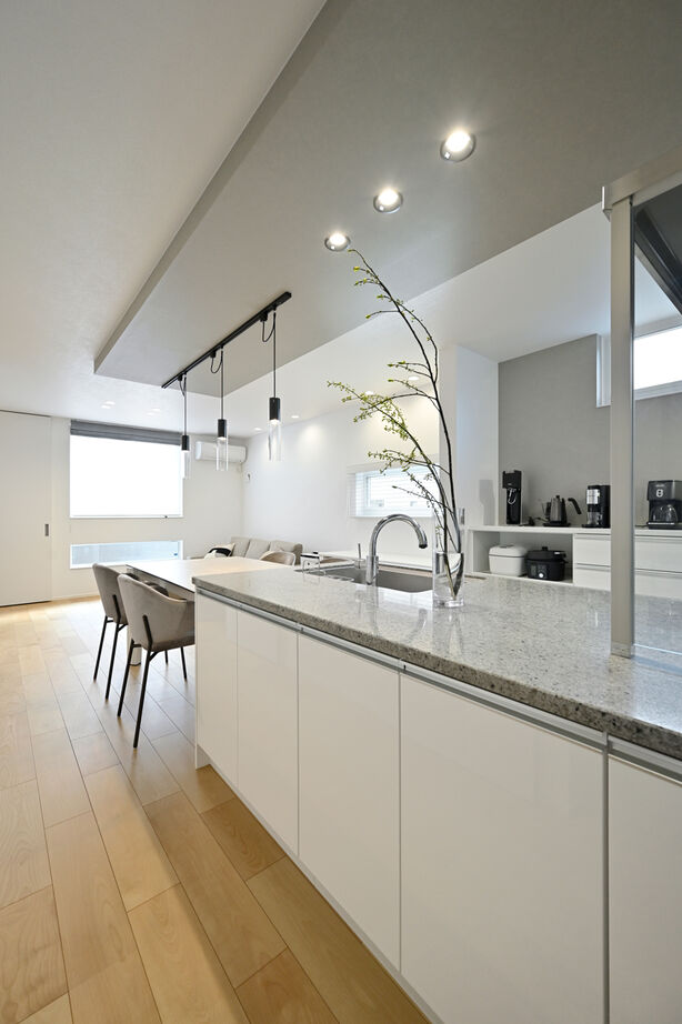 １００年住宅のゼロホーム 2000万円台・京都市｜18.9坪の狭小＆変形三角地に建てたHEAT20 G1グレードの住宅｜間取り有の建築実例画像4