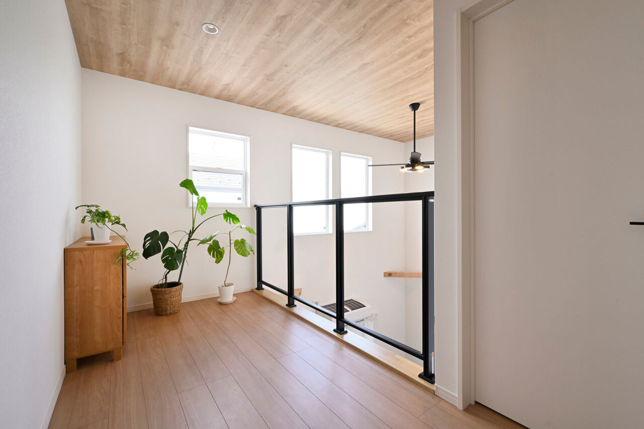 １００年住宅のゼロホーム 2000万円台・京都市｜24.9坪の細長敷地に吹抜けの開放感が広がる2階リビングの家｜間取り有の建築実例画像7