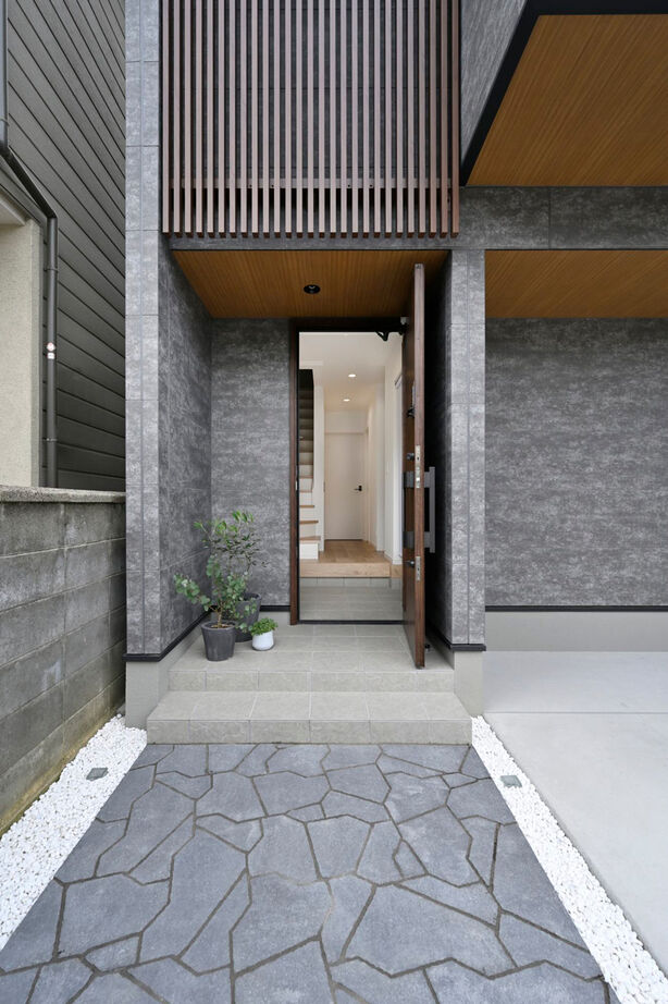 １００年住宅のゼロホーム 2000万円台・京都市｜24.9坪の細長敷地に吹抜けの開放感が広がる2階リビングの家｜間取り有の建築実例画像10