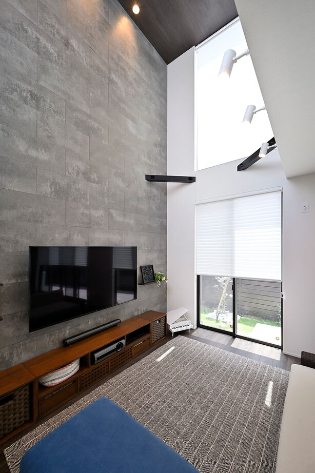 １００年住宅のゼロホーム 芦屋市｜旗竿地に立つ日当たりのいい家。セカンドリビングやルーフテラスなど多彩な空間で暮らしを愉しむの建築実例画像1