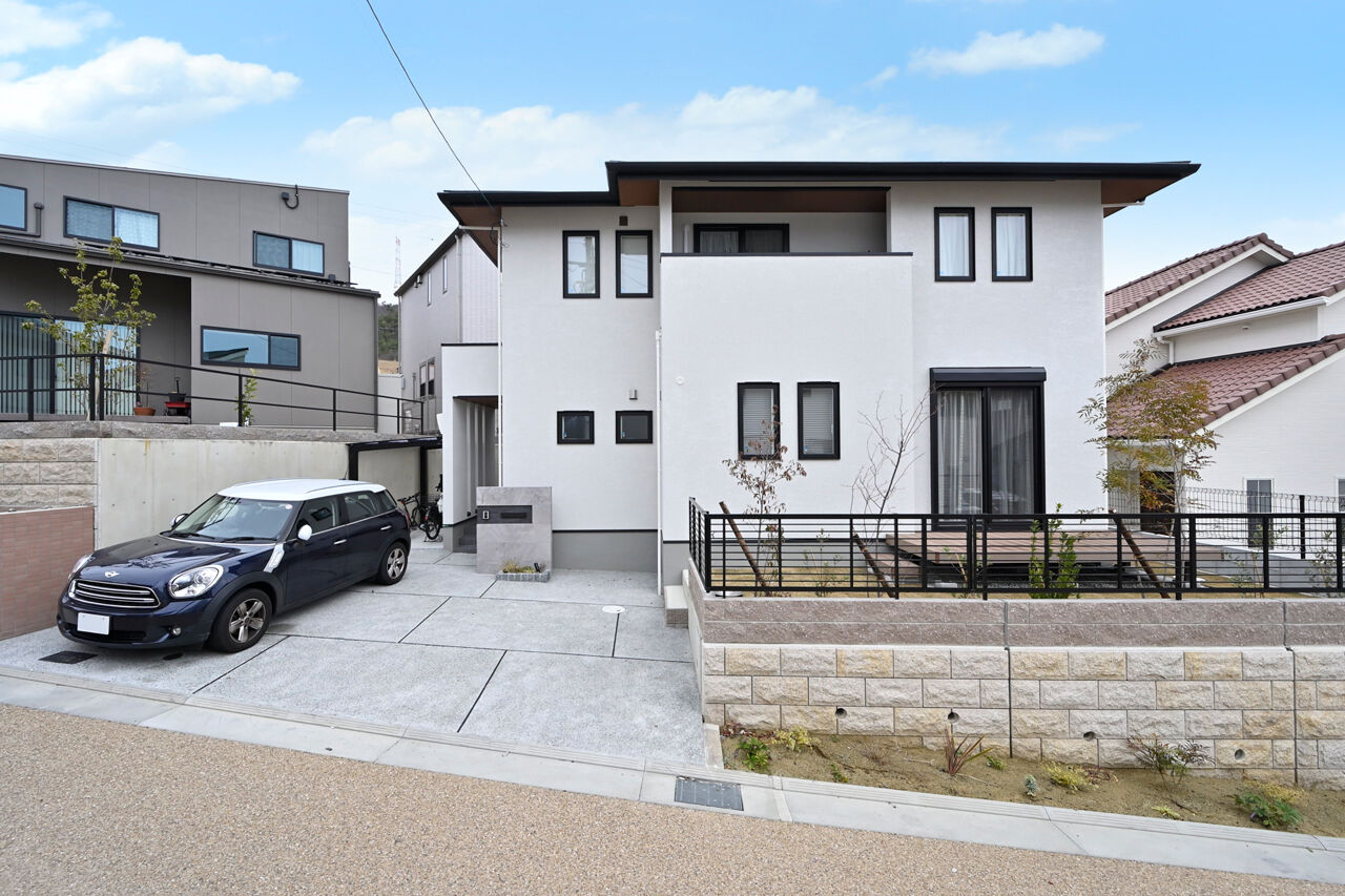 １００年住宅のゼロホーム 2000万円台・宝塚市｜木に包まれた空間にアイアンの稲妻階段が映える。素材にこだわって建てた家｜間取り有の建築実例画像2