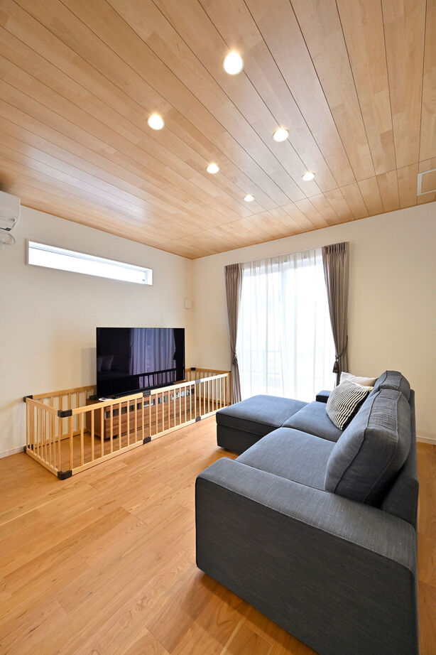 １００年住宅のゼロホーム 2000万円台・宝塚市｜木に包まれた空間にアイアンの稲妻階段が映える。素材にこだわって建てた家｜間取り有の建築実例画像4