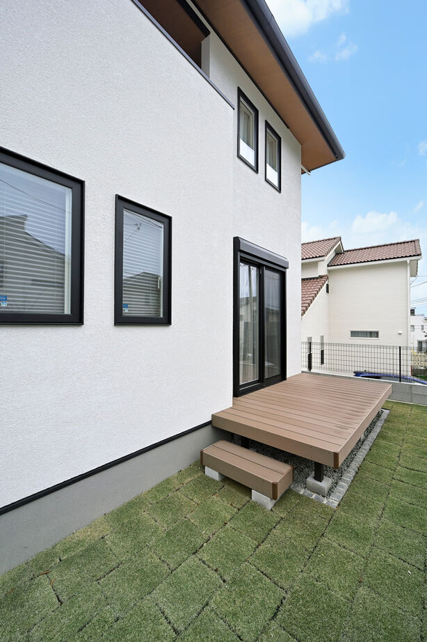 １００年住宅のゼロホーム 2000万円台・宝塚市｜木に包まれた空間にアイアンの稲妻階段が映える。素材にこだわって建てた家｜間取り有の建築実例画像10