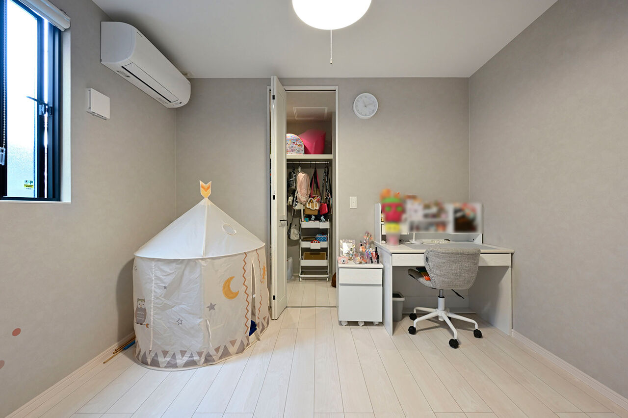 １００年住宅のゼロホーム 3000万円台・京都市｜プライバシーを気にせずくつろげる、三方道路を活かした明るい家｜間取り有の建築実例画像10