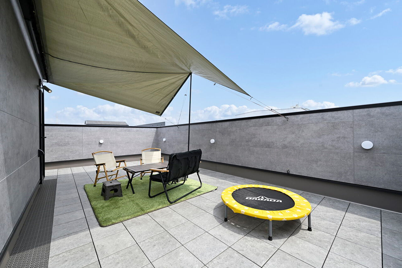 １００年住宅のゼロホーム 2000万円台・門真市｜開放感いっぱいのルーフテラスがある敷地15坪の狭小住宅｜間取り有の建築実例画像1