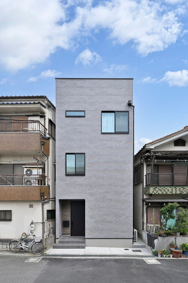 １００年住宅のゼロホーム 2000万円台・門真市｜開放感いっぱいのルーフテラスがある敷地15坪の狭小住宅｜間取り有の建築実例画像2