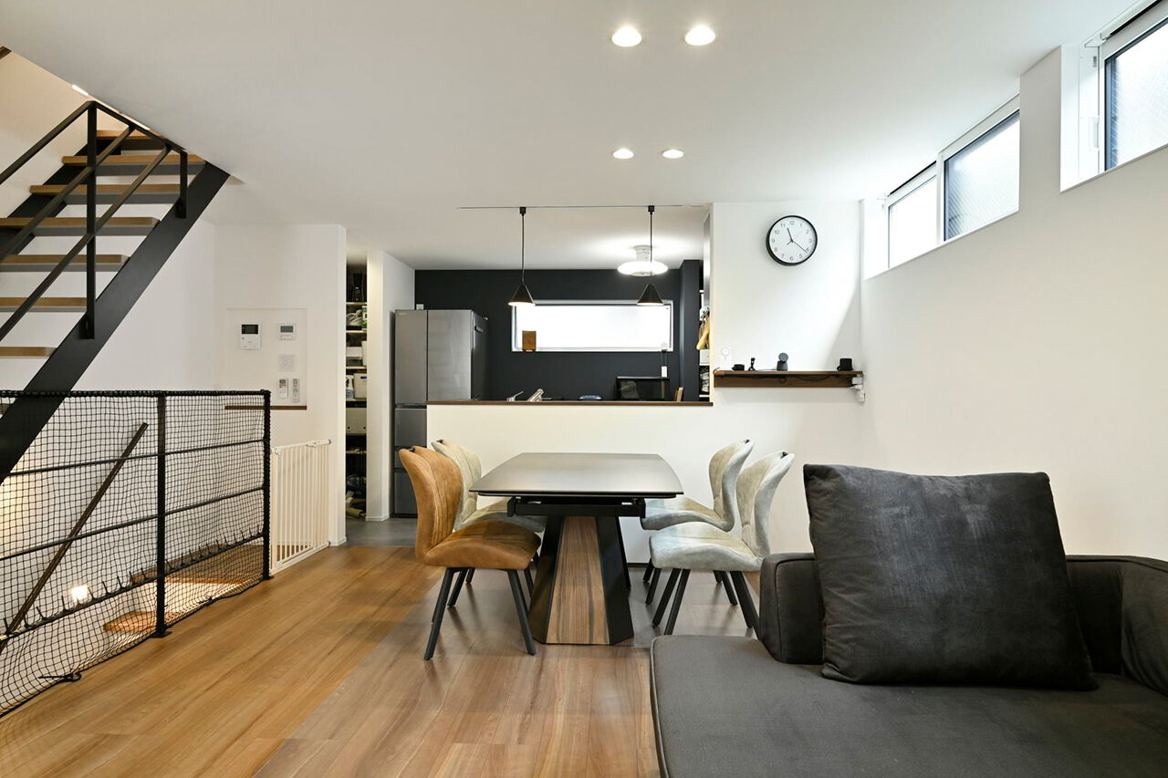 １００年住宅のゼロホーム 2000万円台・門真市｜開放感いっぱいのルーフテラスがある敷地15坪の狭小住宅｜間取り有の建築実例画像3