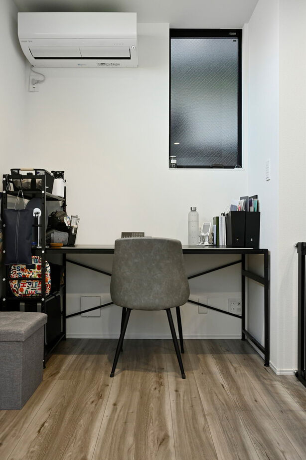 １００年住宅のゼロホーム 2000万円台・枚方市｜周囲の豊かな自然の景色を取り込んだ美しい黒いハコの家｜間取り有の建築実例画像6