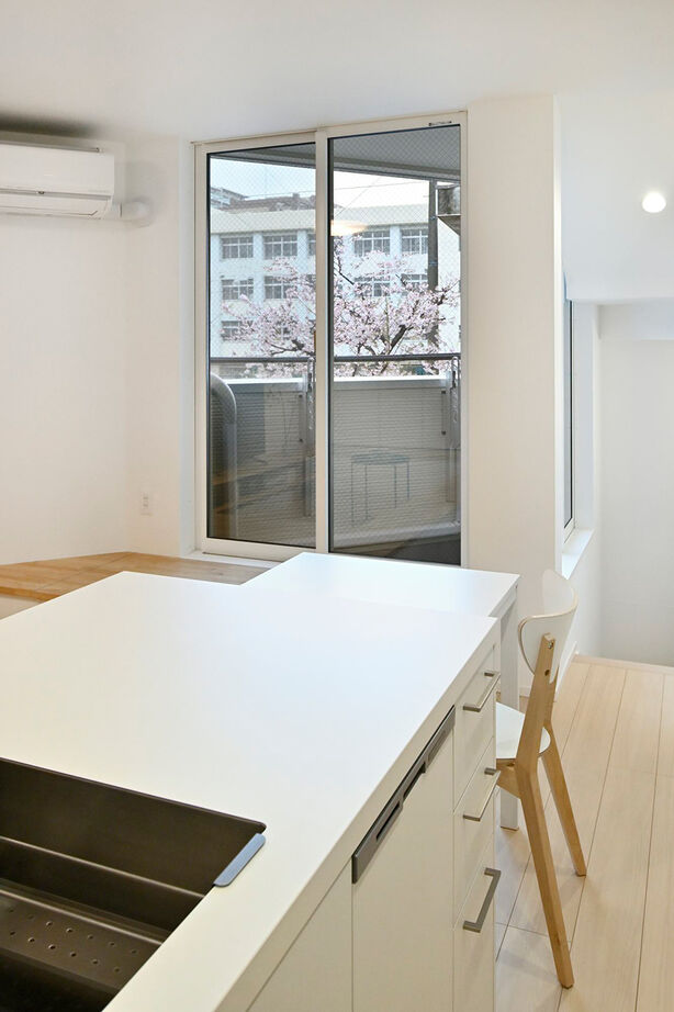 １００年住宅のゼロホーム 2000万円台・大阪市｜土地面積18坪のインナーガレージ付の家。狭小に強い技術で耐震等級3も実現｜間取り有の建築実例画像4