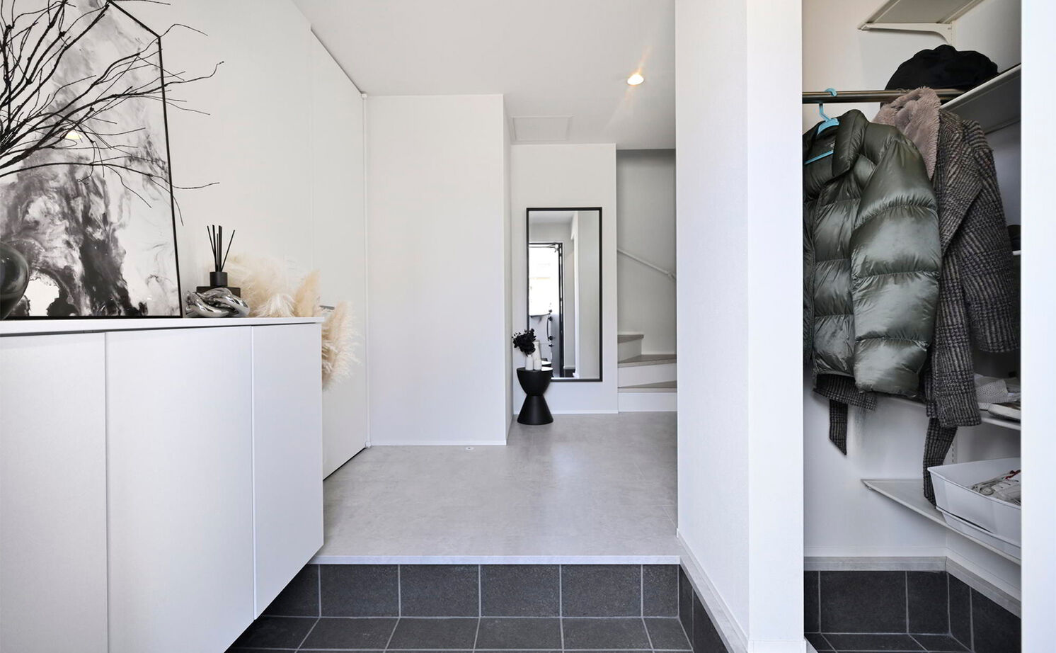 １００年住宅のゼロホーム 2000万円台・大阪市｜モノトーンの美しさが隅々まで行きわたる敷地20坪以下の3階建て狭小住宅｜間取り有の建築実例画像3