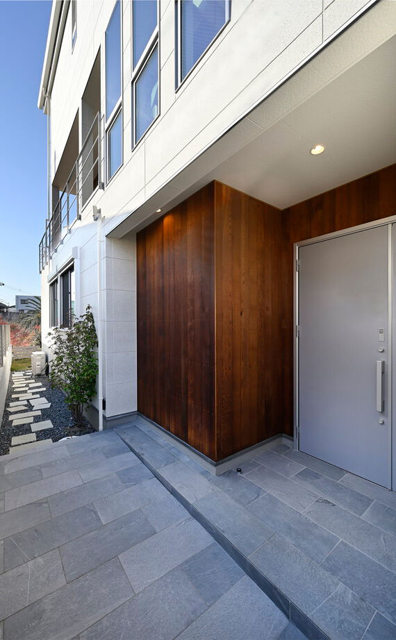 １００年住宅のゼロホーム 4000万円台・大阪市｜天然木の外壁が個性的な３階建て。コボットブレースを使用し最大限の開放感を演出の建築実例画像3