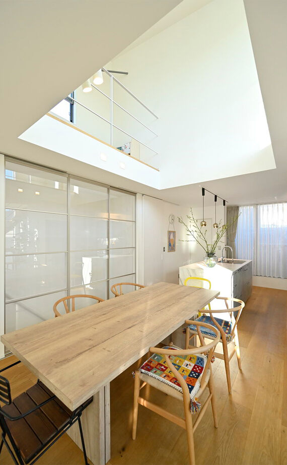 １００年住宅のゼロホーム 4000万円台・大阪市｜天然木の外壁が個性的な３階建て。コボットブレースを使用し最大限の開放感を演出の建築実例画像6