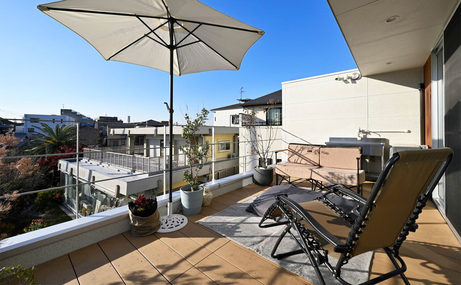 １００年住宅のゼロホーム 4000万円台・大阪市｜天然木の外壁が個性的な３階建て。コボットブレースを使用し最大限の開放感を演出の建築実例画像10