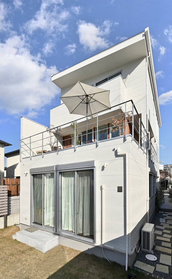 １００年住宅のゼロホーム 4000万円台・大阪市｜天然木の外壁が個性的な３階建て。コボットブレースを使用し最大限の開放感を演出の建築実例画像16