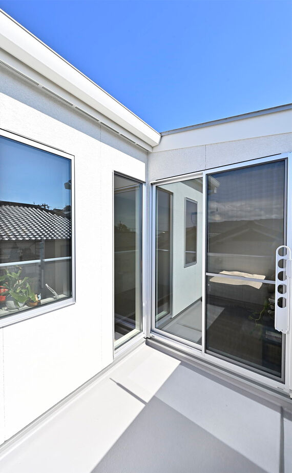 １００年住宅のゼロホーム 2000万円台・八幡市｜祖母が愛した庭を眺めて過ごす。子育てが快適で開放的な家｜間取り有の建築実例画像14