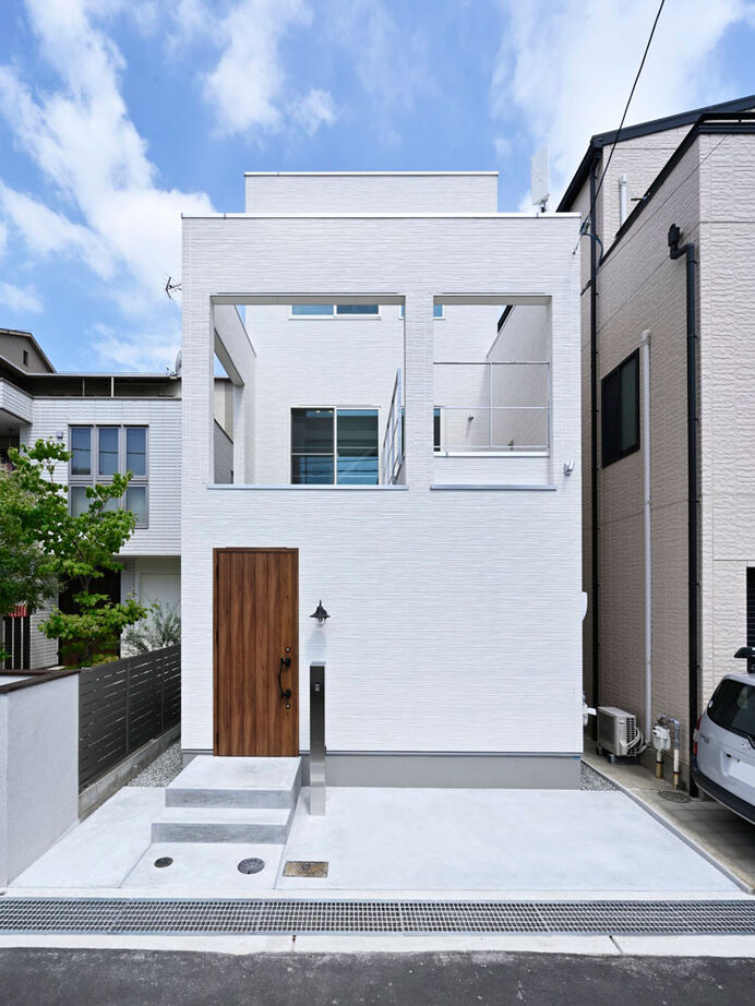 １００年住宅のゼロホーム 3000万円台・神戸市｜１階から３階まで繋がる開放的な設計やインナーテラスのある、こだわりの家｜間取り有の建築実例画像