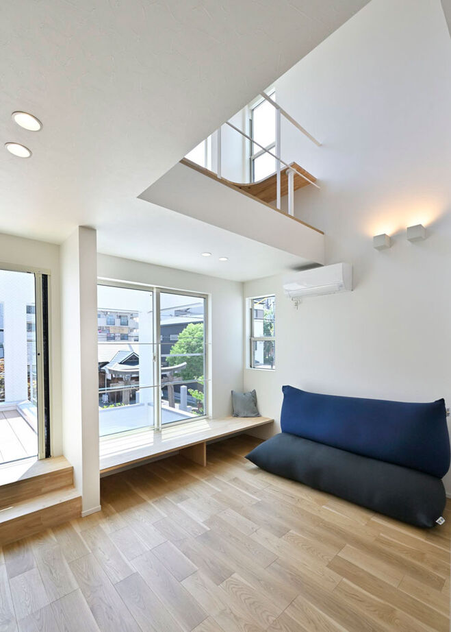 １００年住宅のゼロホーム 3000万円台・神戸市｜１階から３階まで繋がる開放的な設計やインナーテラスのある、こだわりの家｜間取り有の建築実例画像4