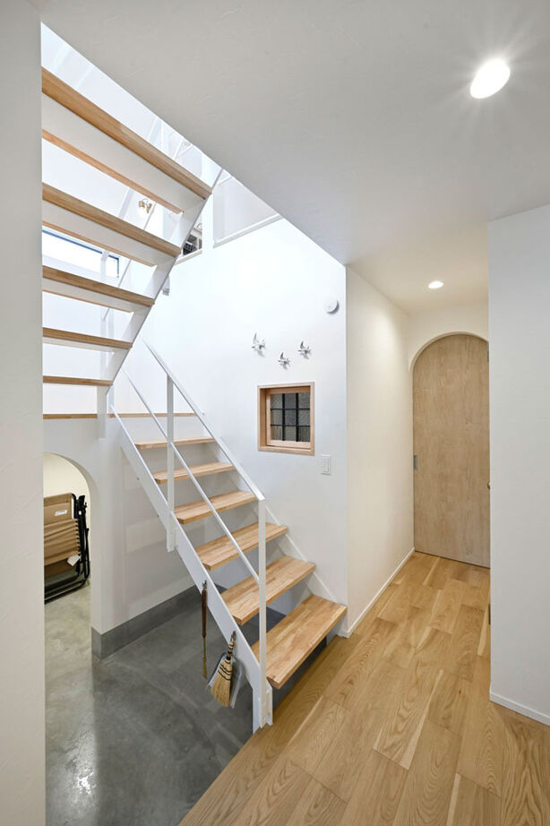 １００年住宅のゼロホーム 3000万円台・神戸市｜１階から３階まで繋がる開放的な設計やインナーテラスのある、こだわりの家｜間取り有の建築実例画像14