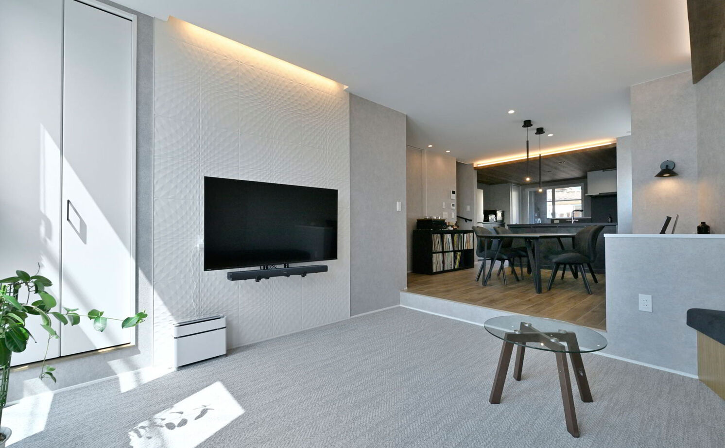 １００年住宅のゼロホーム 4000万円台・京都市｜モダンで心地いい広々LDKやインナーガレージを叶えた敷地24坪3階建ての家｜間取り有の建築実例画像2