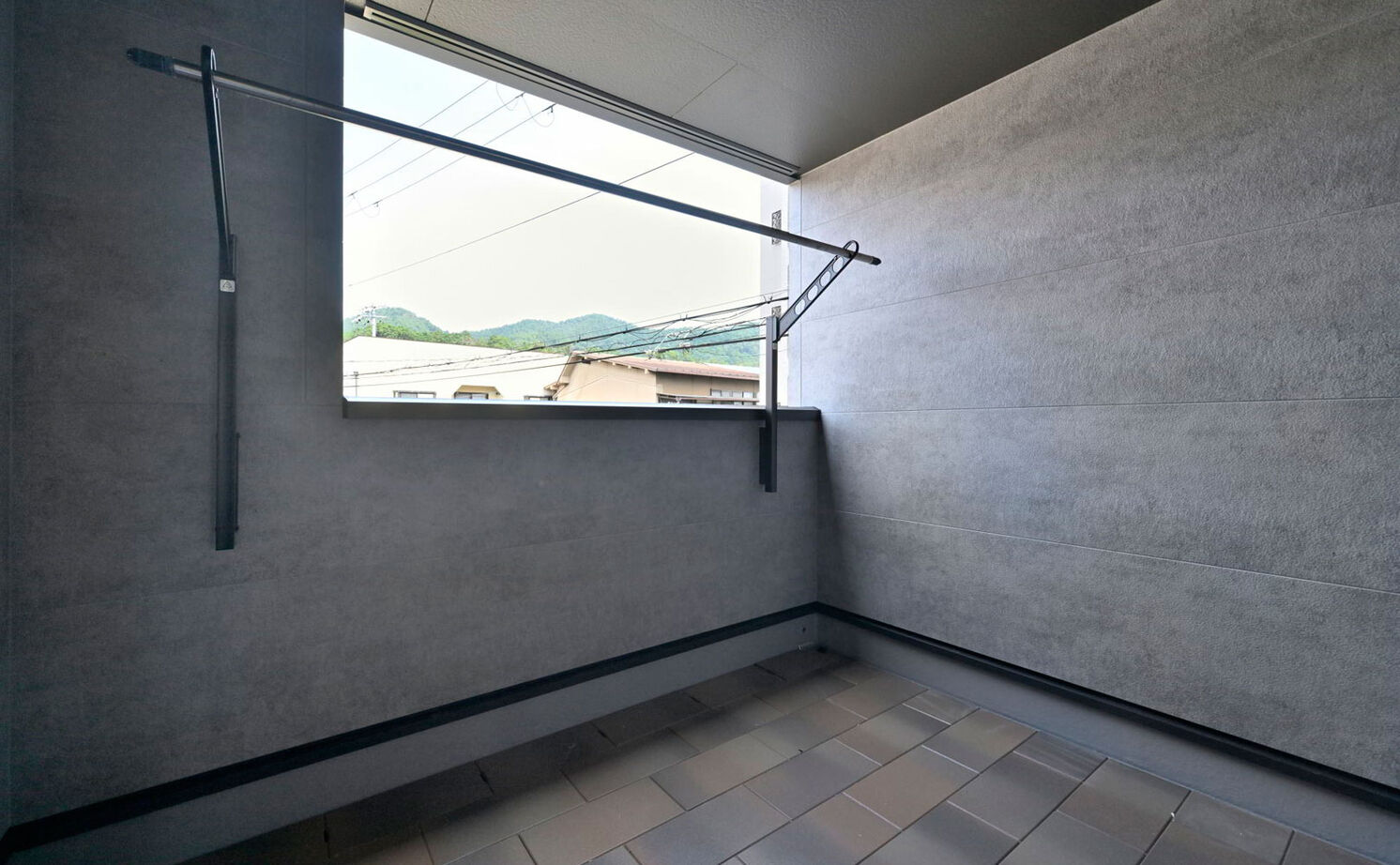 １００年住宅のゼロホーム 4000万円台・京都市｜モダンで心地いい広々LDKやインナーガレージを叶えた敷地24坪3階建ての家｜間取り有の建築実例画像7