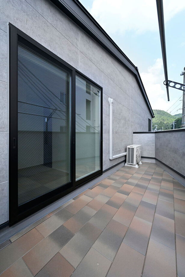 １００年住宅のゼロホーム 4000万円台・京都市｜モダンで心地いい広々LDKやインナーガレージを叶えた敷地24坪3階建ての家｜間取り有の建築実例画像10