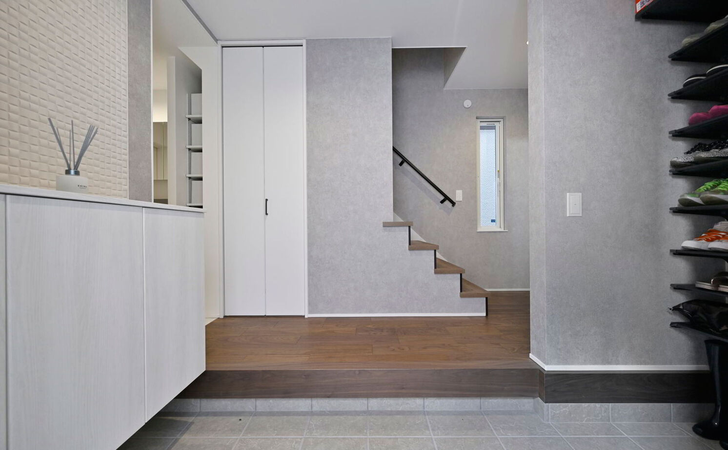 １００年住宅のゼロホーム 4000万円台・京都市｜モダンで心地いい広々LDKやインナーガレージを叶えた敷地24坪3階建ての家｜間取り有の建築実例画像17