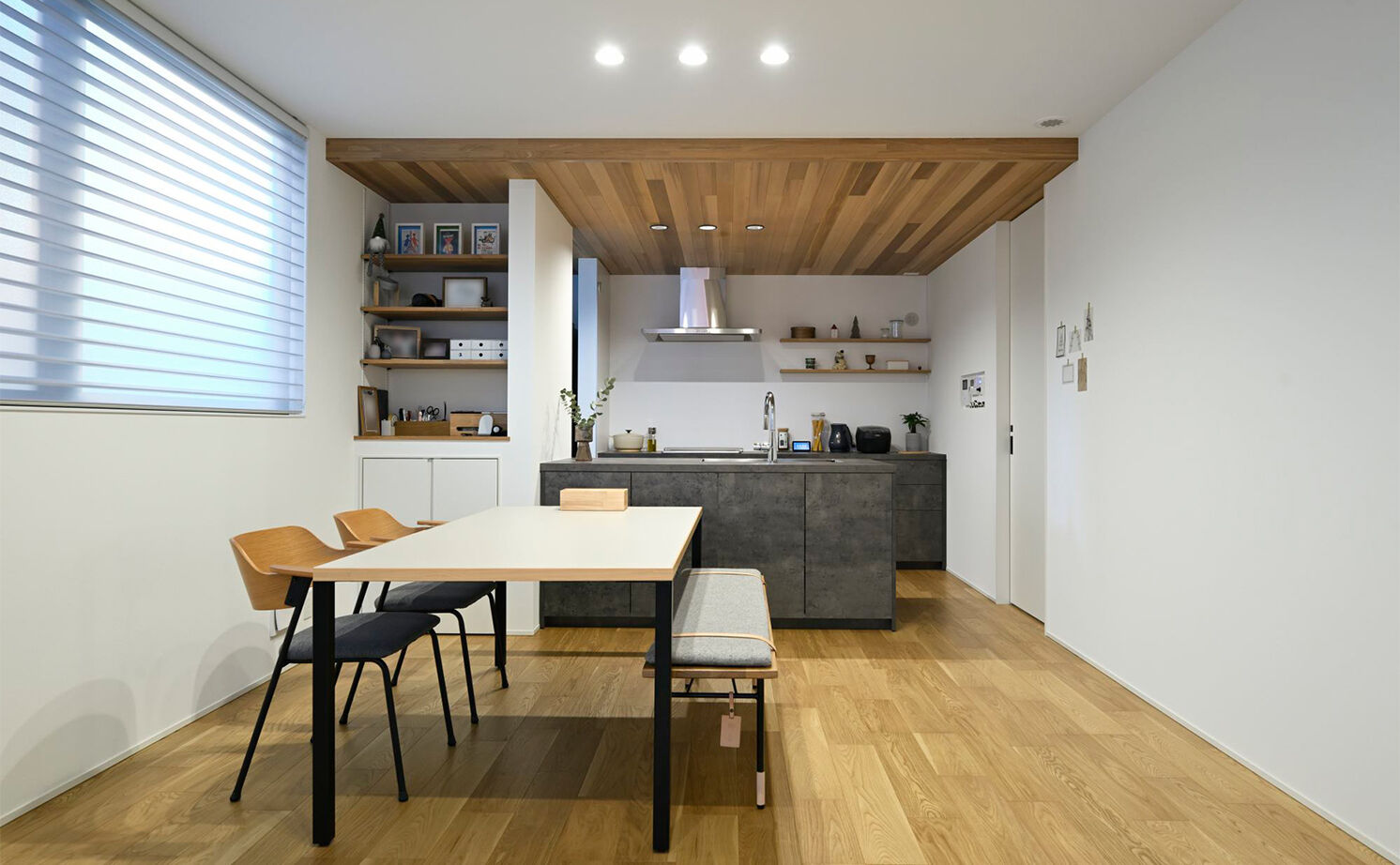 １００年住宅のゼロホーム 2000万円台・大津市｜限られた空間を有効に活用した2階建て・2階リビングの家｜間取り有の建築実例画像