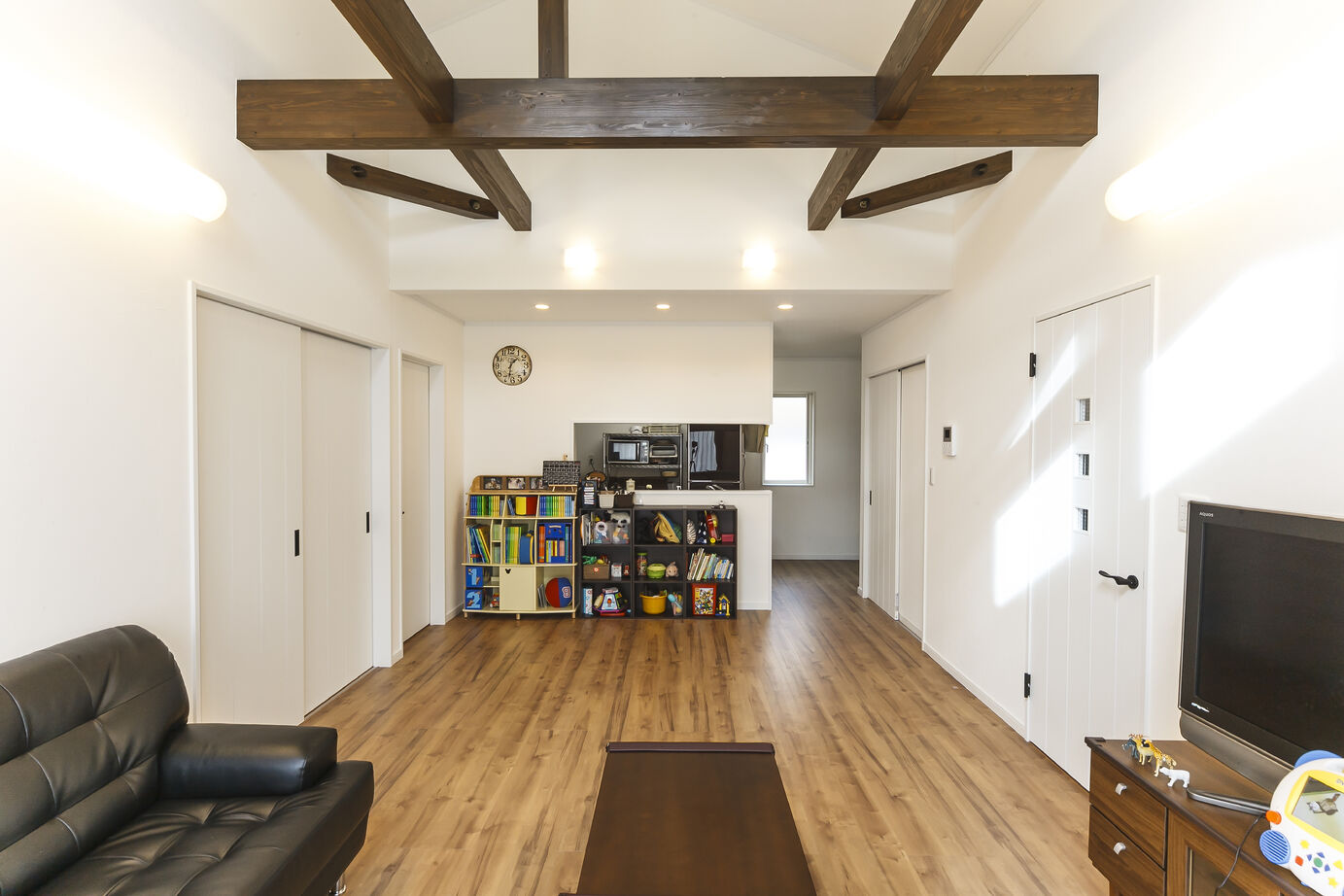 ミラクルホーム 【平屋/ペット】愛犬と暮らす、空間の繋がりにこだわったワンフロアの住まいの建築実例画像4