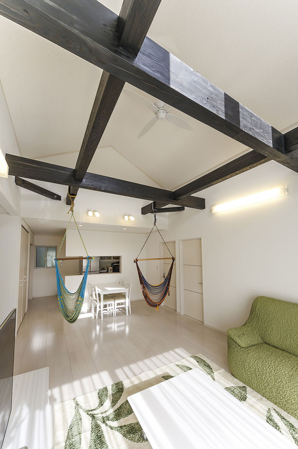 ミラクルホーム 【平屋】明るく開放的なリビングを中心に、各部屋か近く家族の一体感がある平屋の建築実例画像2