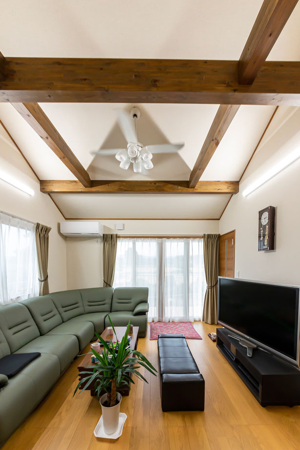 ミラクルホーム 【平屋/バリアフリー/ロフト/間取り図有】スタイリッシュな屋根の外観、隠れ家で好きな物に囲まれて過ごすの建築実例画像3