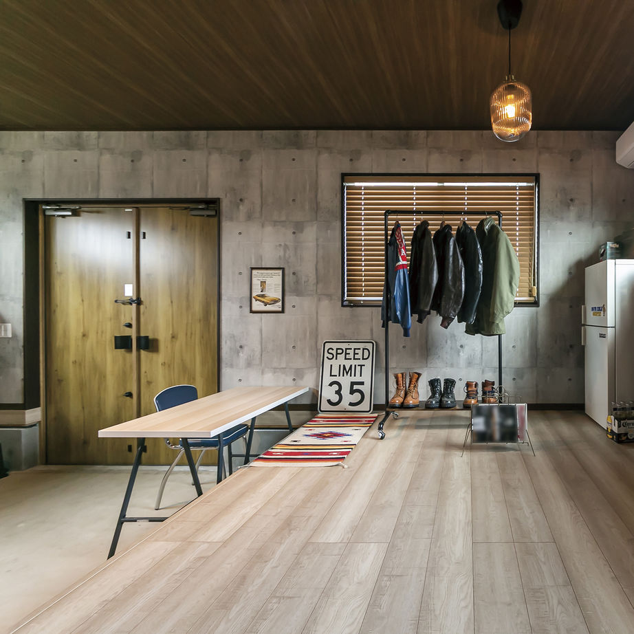 ミラクルホーム 【平屋/バイクガレージ/間取り図有】北欧風のLDKとアメリカンのバイクガレージ、2人で担当を分けてデザインの建築実例画像1