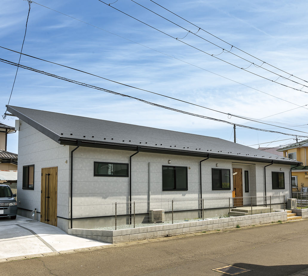 ミラクルホーム 【平屋/バイクガレージ/間取り図有】北欧風のLDKとアメリカンのバイクガレージ、2人で担当を分けてデザインの建築実例画像2