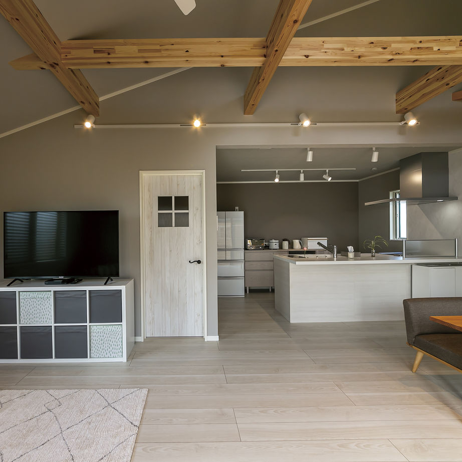 ミラクルホーム 【平屋/バイクガレージ/間取り図有】北欧風のLDKとアメリカンのバイクガレージ、2人で担当を分けてデザインの建築実例画像4